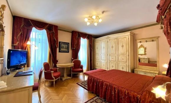 Покращений номер з видом на гори