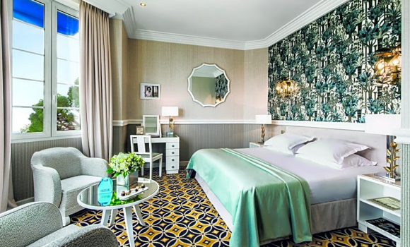 Двомісний номер із панорамним видом на море