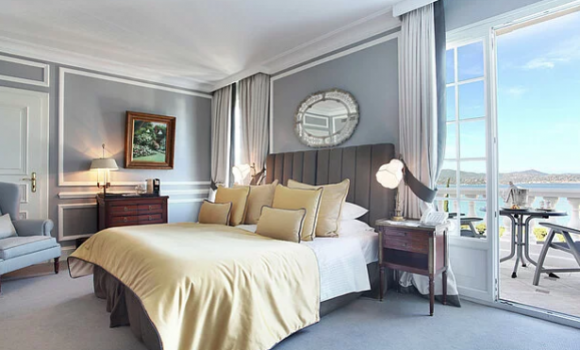 Люкс на верхньому поверсі з панорамним видом