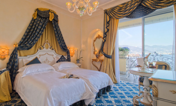 Номер Делюкс з видом на озеро