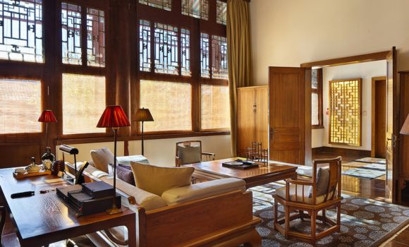 Traditional Courtyard Room