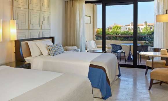 Deluxe Garden View Guest room Twin