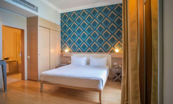 Покращений номер з видом на море