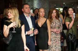 Яна PROPERTY партія та b-hush Signature