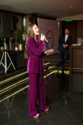 Яна PROPERTY партія та b-hush Signature