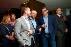 Яна PROPERTY партія та b-hush Signature