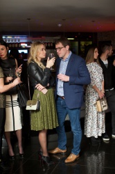 Яна PROPERTY партія та b-hush Signature