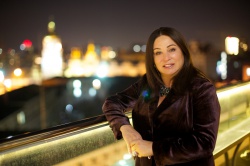 Яна PROPERTY партія та b-hush Signature