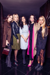 Яна Розкішна туристична вечірка та підпис в ресторані b-hush