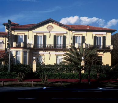 Картинка Byron (Италия, Форте дей Марми) 5 Фото Byron (Италия, Форте дей Марми) 5