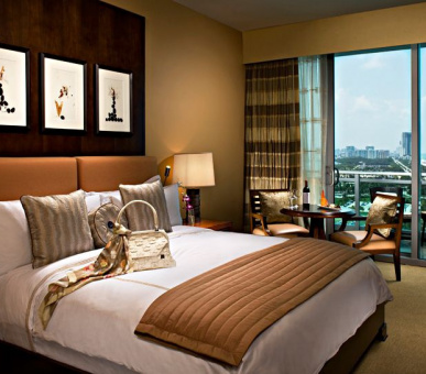 Фото One Bal Harbour Resort  2