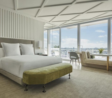 Фото Four Seasons Hotel at he Surf Club 5