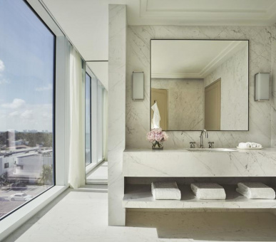 Фото Four Seasons Hotel at he Surf Club 4