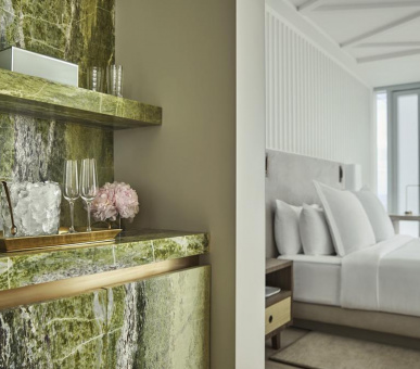 Фото Four Seasons Hotel at he Surf Club 12