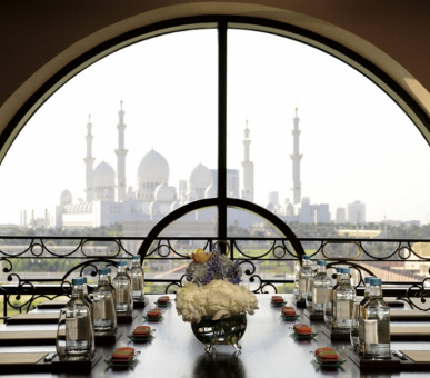 Картинка The Ritz Carlton Abu Dhabi Grand Canal (ОАЭ, Абу-Даби) 7 Фото The Ritz Carlton Abu Dhabi Grand Canal (ОАЭ, Абу-Даби) 7