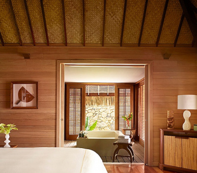 Фото Four Seasons Resort Bora Bora (Французская Полинезия, о. Бора Бора) 16