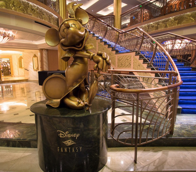 Картинка Лайнер Disney Fantasy (Круизы, Disney Cruise Line) 4 Фото Лайнер Disney Fantasy (Круизы, Disney Cruise Line) 4