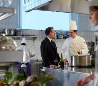 Фото Four Seasons Hotel Des Bergues Geneva (Швейцария, Женева) 22