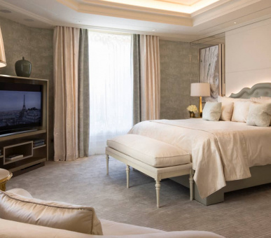 Фото Four Seasons Hotel George V, Paris 32