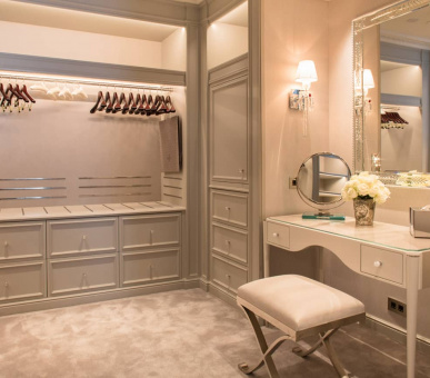 Фото Four Seasons Hotel George V, Paris 39