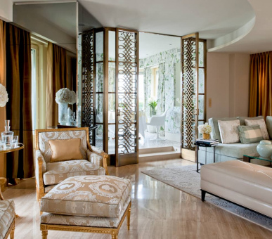 Фото Four Seasons Hotel George V, Paris 6