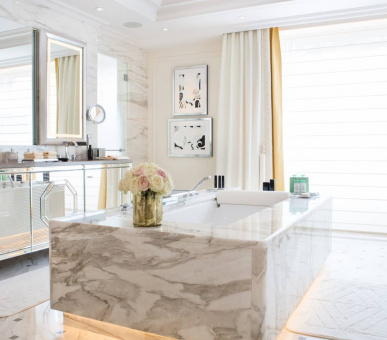 Фото Four Seasons Hotel George V, Paris 37