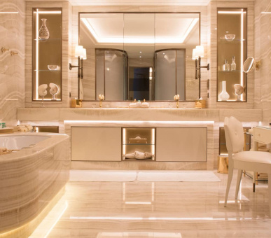 Фото Four Seasons Hotel George V, Paris 16