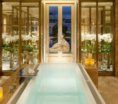 Фото Four Seasons Hotel George V, Paris 7