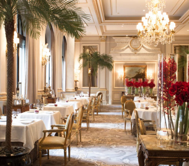 Фото Four Seasons Hotel George V, Paris 15