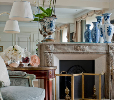 Фото Four Seasons Hotel George V, Paris 11