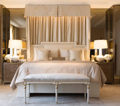 Фото Four Seasons Hotel George V, Paris 17