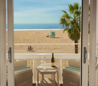 Фото Shutters on the Beach 3