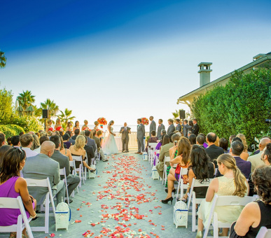 Фото Shutters on the Beach 13