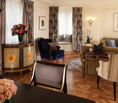 Фото The Dorchester 72