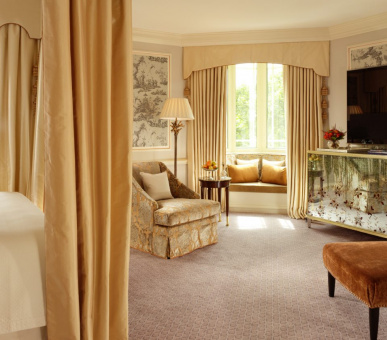 Фото The Dorchester 15