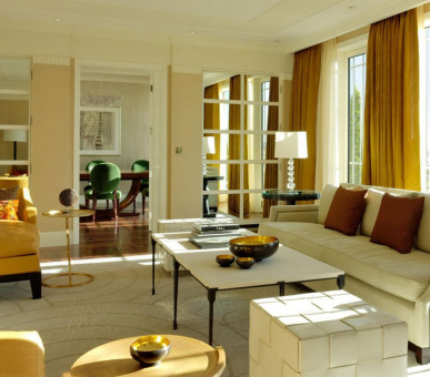 Фото The Dorchester 71