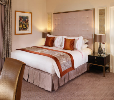 Фото The Dorchester 8