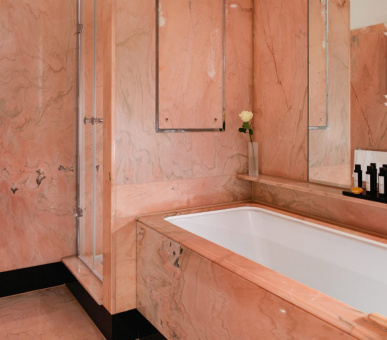 Фото The Dorchester 26