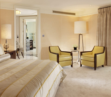 Фото The Dorchester 77