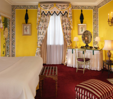 Фото The Dorchester 18