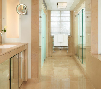 Фото The Dorchester 32