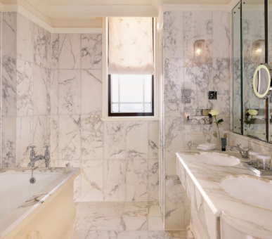 Фото The Dorchester 6