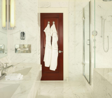 Фото The Dorchester 16