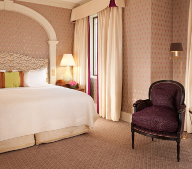 Фото The Dorchester 5