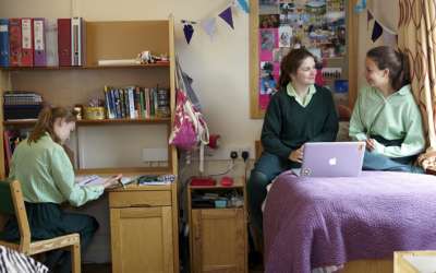 Чому не рекомендується жити в сім'ї, що приймає