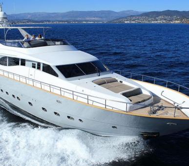 Яхта Coca VI